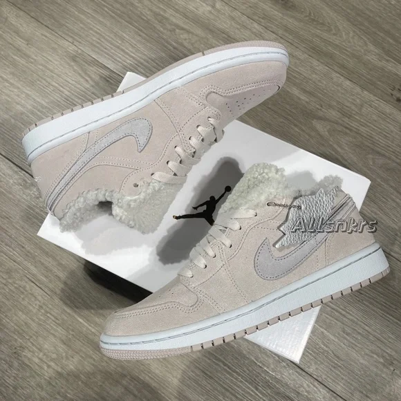 Air Jordan 1 Low Sherpa Fleece Women’s - Picture 9 of 10